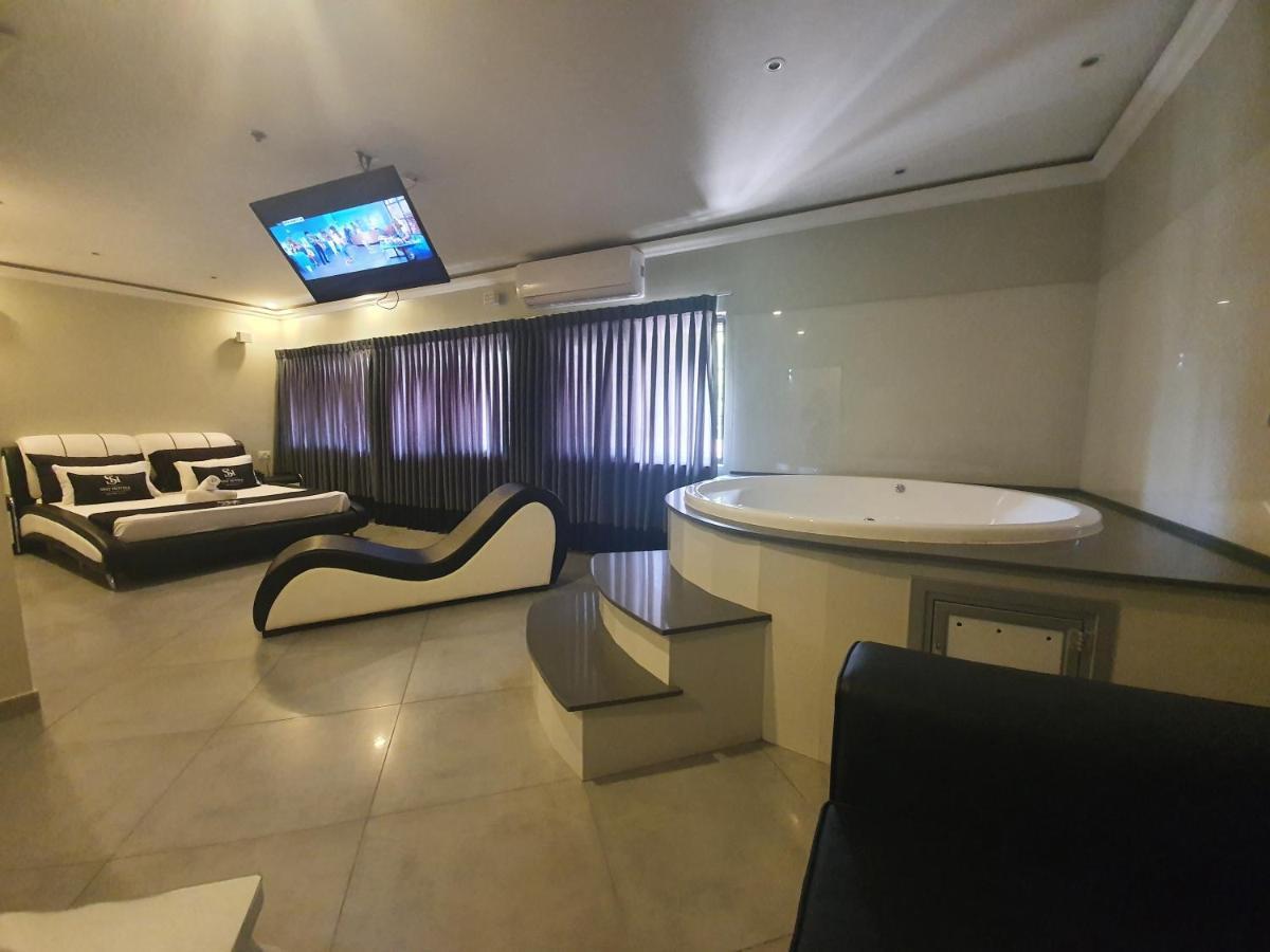 Spat Business Holon Exterior photo